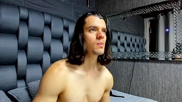 maxi styles online show from March 4, 2026, 11:38 am