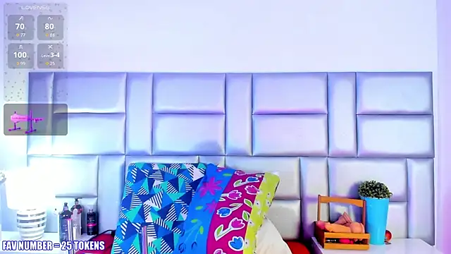 LovelyNickii online show from November 24, 2025, 12:38 pm