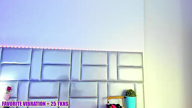 LovelyNickii online show from March 21, 2026, 12:59 am