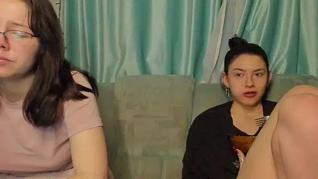 honey love honeyy online show from January 24, 2025, 4:39 pm