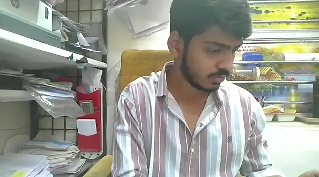 cute modell online show from February 7, 2025, 7:40 am