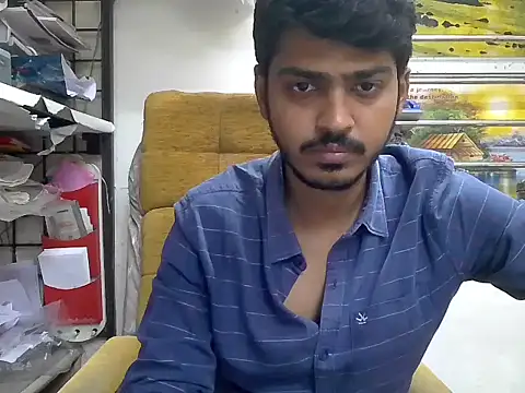 cute modell online show from November 5, 2025, 2:28 pm