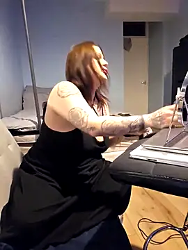 vanillachocduo online show from February 26, 2025, 7:49 pm