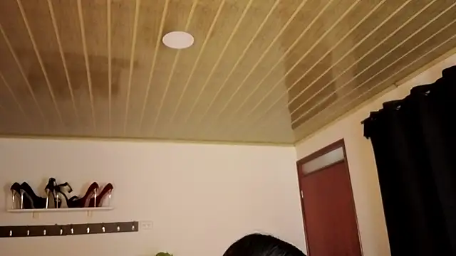 Renaxi Smith online show from October 19, 2025, 8:09 pm