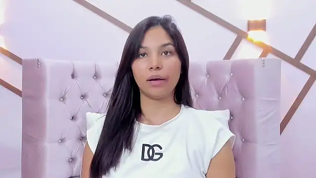 CharlotteGraay online show from February 4, 2025, 10:24 pm