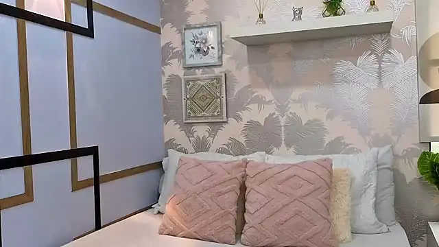 CharlotteGraay online show from November 6, 2025, 7:48 pm