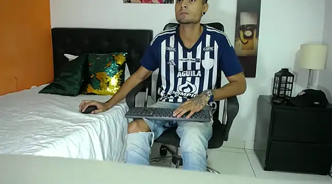 KIM DUVANG online show from January 29, 2025, 1:37 am