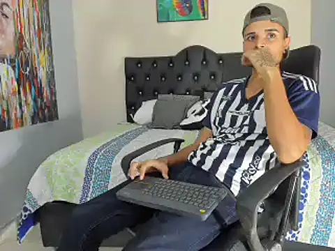 KIM DUVANG online show from February 2, 2025, 8:46 am