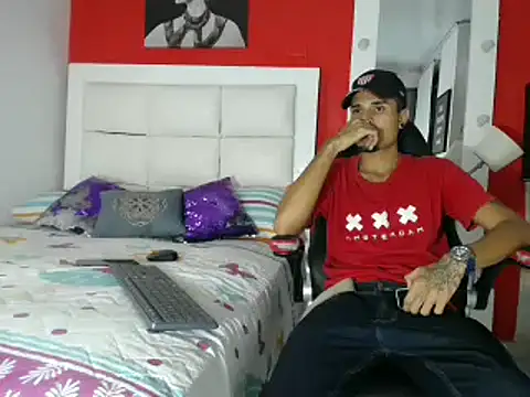 KIM DUVANG online show from February 8, 2025, 2:36 am