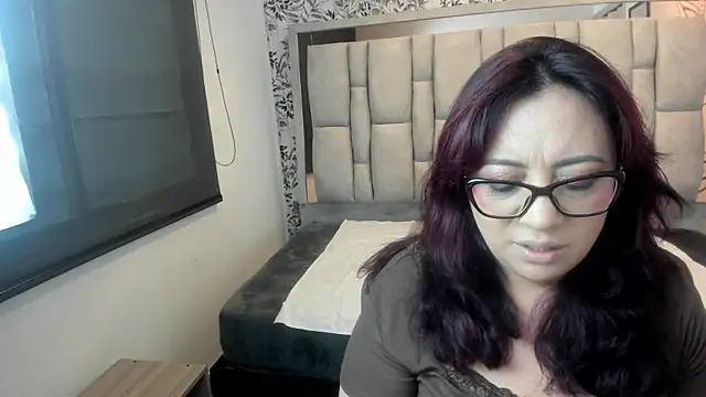 Victoria Adamns online show from December 2, 2025, 11:59 am