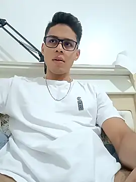 Snapshot of HornyTiger744 chatting on December 19, 2025, 9:55 pm HornyTiger744 online show from December 19, 2025, 9:55 pm