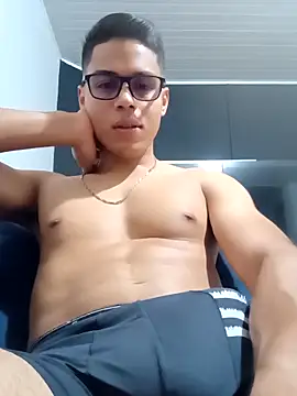 Snapshot of HornyTiger744 chatting on February 26, 2026, 1:15 am HornyTiger744 online show from February 26, 2026, 1:15 am