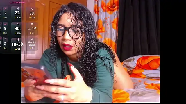 leslycarsson online show from October 3, 2025, 1:13 am