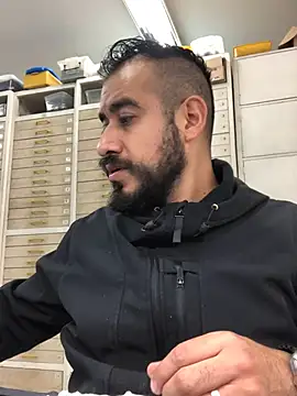 leonardohot1987 online show from February 4, 2025, 5:34 pm