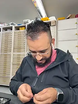 leonardohot1987 online show from November 18, 2025, 7:07 pm