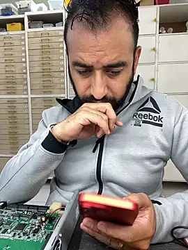 leonardohot1987 online show from April 10, 2026, 6:12 pm