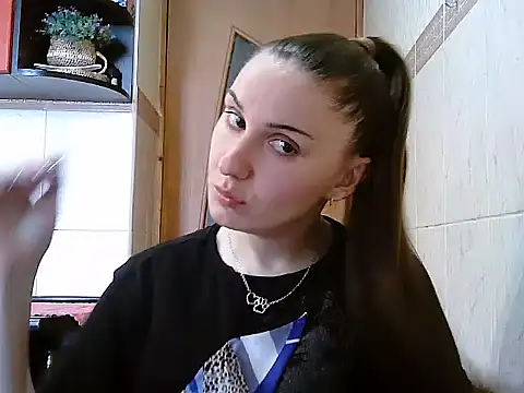 Snapshot of Yuliia30 chatting on May 1, 2026, 2:10 pm Yuliia30 online show from May 1, 2026, 2:10 pm