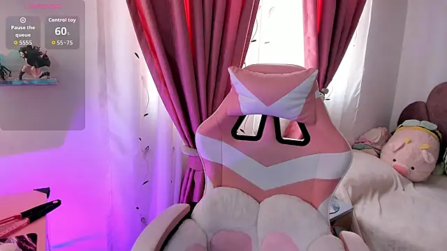 sweetfoxy 17 online show from April 8, 2026, 7:36 pm