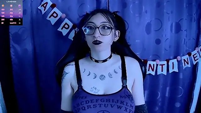 Kimlennox  online show from February 11, 2025, 7:16 pm