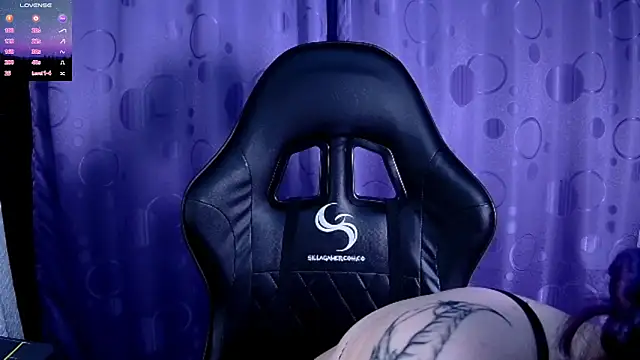 Kimlennox  online show from February 21, 2025, 9:22 pm