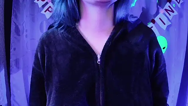 Snapshot of Kimlennox_ chatting on February 8, 2026, 11:41 pm Kimlennox online show from February 8, 2026, 11:41 pm