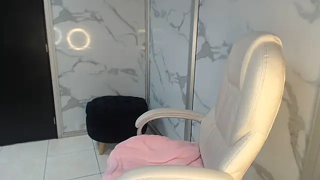 Salmaportman69 online show from February 12, 2025, 1:52 am