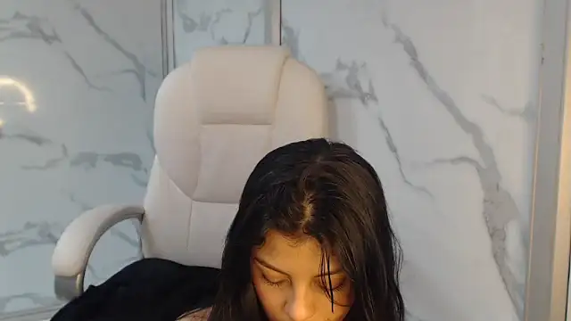 Salmaportman69 online show from February 22, 2025, 7:56 am