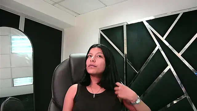 Salmaportman69 online show from November 3, 2025, 12:46 am