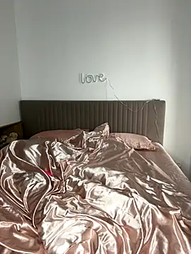 anna elfi online show from October 18, 2025, 10:16 am