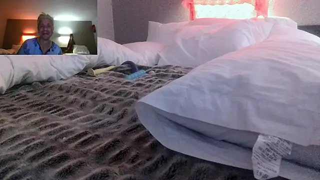 Snapshot of AQuickPhyx chatting on January 24, 2025, 11:15 am AQuickPhyx online show from January 24, 2025, 11:15 am