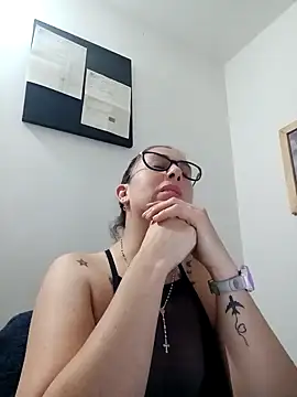 CHARLOTTE 1711 online show from January 23, 2025, 11:58 pm