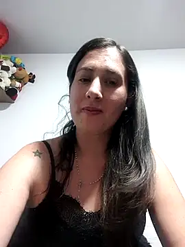 CHARLOTTE 1711 online show from September 28, 2025, 4:40 am