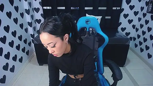 victoria ricci a online show from February 6, 2025, 4:36 pm