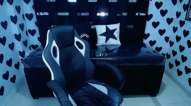 victoria ricci a online show from February 12, 2025, 4:33 pm