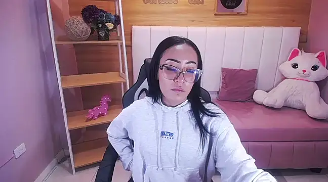 victoria ricci a online show from February 13, 2025, 4:39 pm