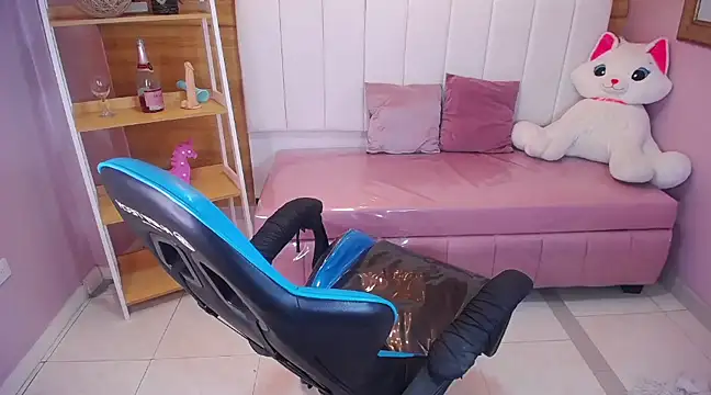 victoria ricci a online show from February 14, 2025, 8:05 pm