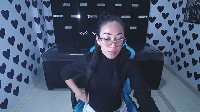 victoria ricci a online show from February 17, 2025, 4:37 pm