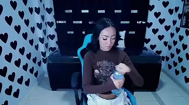 victoria ricci a online show from February 18, 2025, 4:37 pm