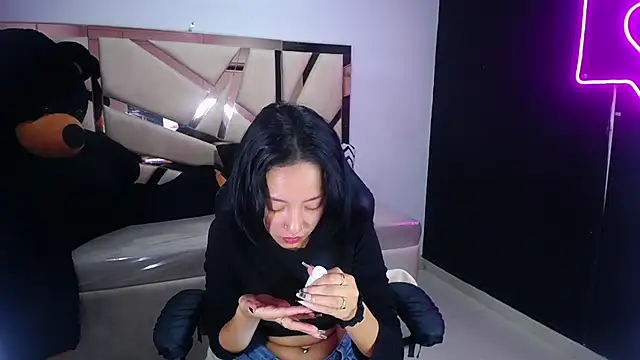 victoria ricci a online show from March 3, 2025, 4:35 pm