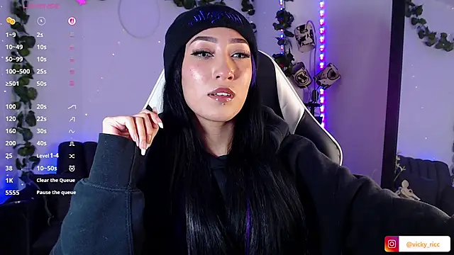 victoria ricci a online show from September 19, 2025, 4:51 pm