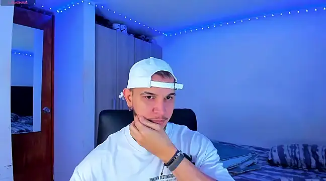 austinoficial online show from February 19, 2025, 9:58 pm