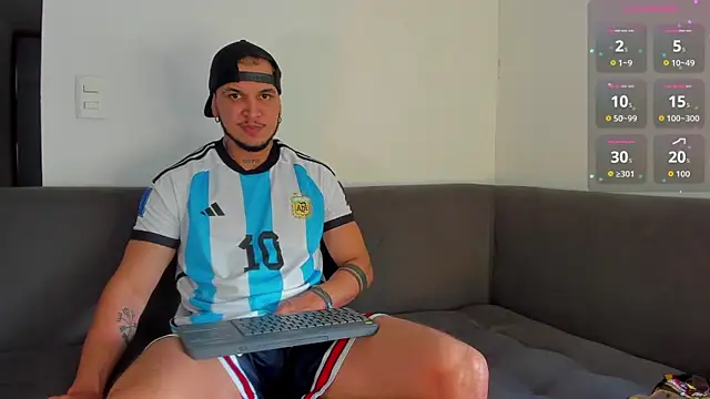 austinoficial online show from November 12, 2025, 8:52 pm