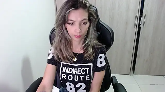 Princezzlove3 online show from February 15, 2025, 5:17 pm