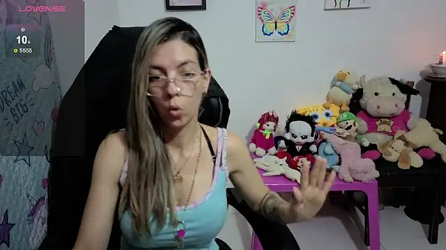 Princezzlove3 online show from September 17, 2025, 11:39 pm