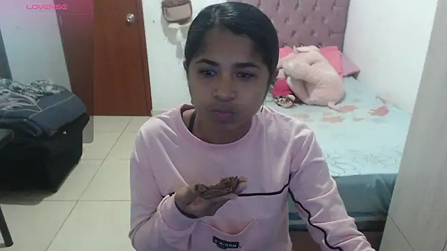 july-feria online show from November 23, 2025, 10:20 pm