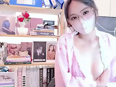 Lush-Office online show from April 26, 2026, 4:10 am