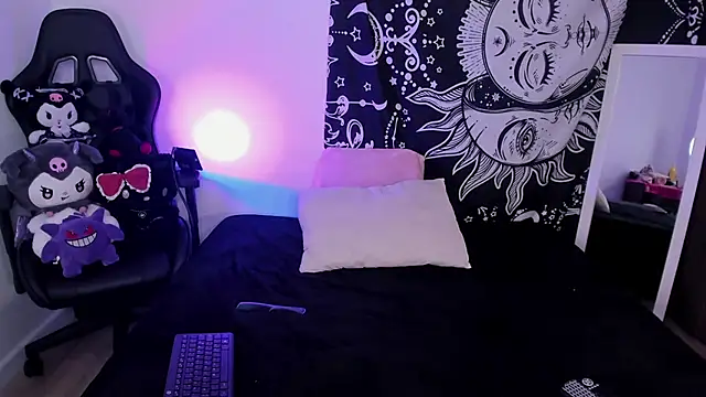 raven  white1 online show from October 11, 2025, 9:24 pm