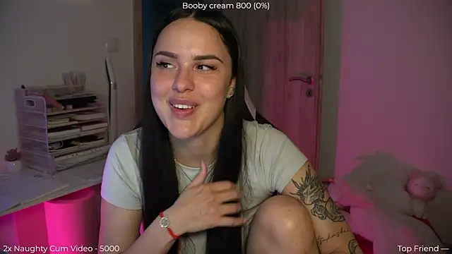 Snapshot of NaomiiMoon chatting on May 24, 2026, 6:24 pm NaomiiMoon online show from May 24, 2026, 6:24 pm