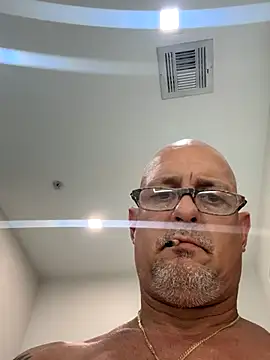 carlospingalinda online show from September 9, 2025, 9:25 pm