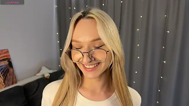 Snapshot of dontouchmyass chatting on January 18, 2026, 5:17 pm dontouchmyass online show from January 18, 2026, 5:17 pm